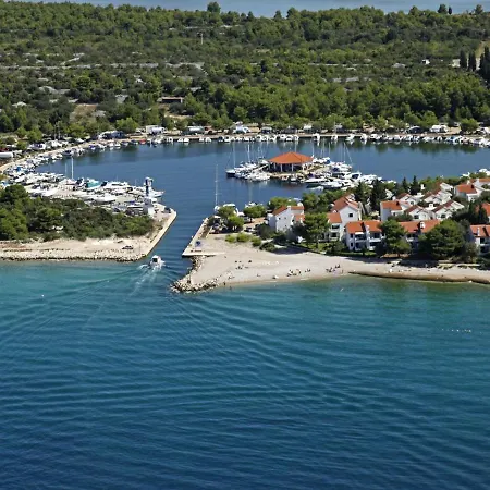 Feriehus Comfortably Furnished Studio With Ac 6 Km From *